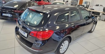 Opel Astra J Sports Tourer Facelifting 1.7 CDTI ECOTEC 110KM 2014 Opel Astra 1.7 CDTI 110KM Bogata wersja 1.7 Diesel 110KM, zdjęcie 7
