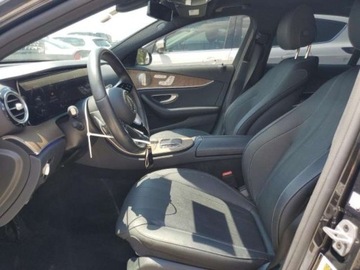 Mercedes Klasa E W213 2022 Mercedes-Benz Klasa E 2022, 2.0L, od ubezpieczalni 2.0 Benzyna 255KM, zdjęcie 7