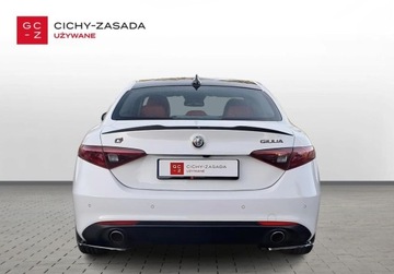 Alfa Romeo Giulia II Sedan Facelifting 2.0 Turbo 280KM 2021 Alfa Romeo Giulia 2.0 280KM 4x4 Q4 Czerwona Skora Kamera Szyberdach ElekrP, zdjęcie 3