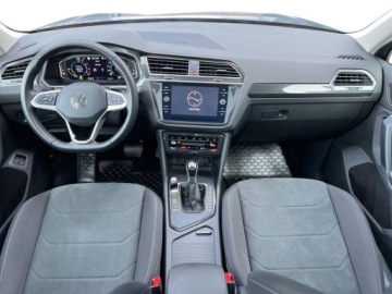 Volkswagen Tiguan II SUV Plug-in 1.4 TSI e-HYBRID 245KM 2022 Volkswagen Tiguan Tiguan 1.4 TSI Plug In DSG Highline LED Matrix Hak AsoFV, zdjęcie 24