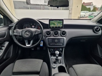 Mercedes Klasa A W176 Hatchback 5d Facelifting 180 122KM 2016 Mercedes A 180 1.6 Benzyna Kamera, zdjęcie 20