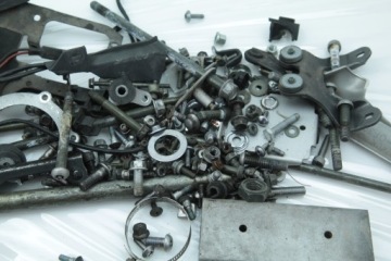 YAMAHA FZ6 FAZER 04-06 S1 БОЛТЫ ВИНТЫ