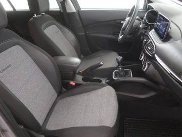 Fiat Tipo II Hatchback Facelifting 1.6 MultiJet 130KM 2022 Fiat Tipo 1.6 MultiJet, Salon Polska, zdjęcie 8