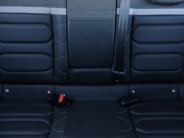 Citroen C4 III SUV 1.2 PureTech 130KM 2022 Citroen C4 1.2 PureTech, Salon Polska, zdjęcie 9