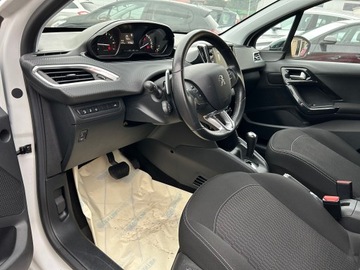 Peugeot 208 I Hatchback 5d Facelifting 1.2 PureTech 82KM 2017 Peugeot 208 1.2 Vti Automatic Klimatronic Panoramadach, zdjęcie 14