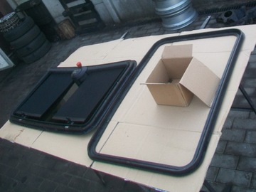 УНИВЕРСАЛЬНЫЙ РУЧНОЙ ЛЮК С ЖАЛЮЗИ, ПОДНЯТЫЙ