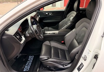Volvo V60 II  Kombi 2.0 D4 190KM 2019 Volvo V60 R_DESIGN 2.0D4 AWD 190ps AutoMat8Biegow HiBeamLED SerwisASO VAT23, zdjęcie 17