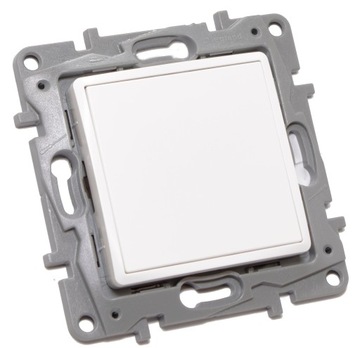 Legrand Niloe 665195 белый колпачок/переходник