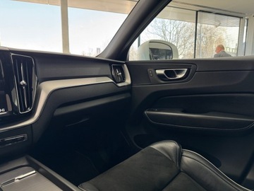 Volvo XC60 II Crossover D3 150KM 2018 Volvo XC 60 R-Design / LED / IntelliSafe / Salon P, zdjęcie 24