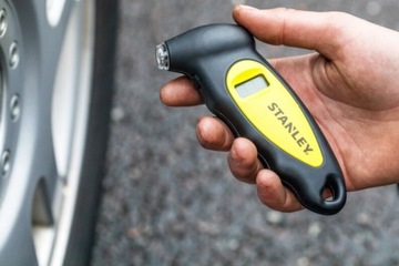 Cyfrowy miernik ciśnienia w oponach STANLEY