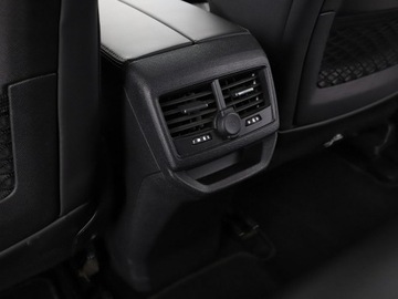 Peugeot 3008 II Crossover 1.2 PureTech 130KM 2018 Peugeot 3008 navi virtual cocpik półskóra, zdjęcie 37