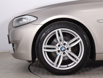 BMW Seria 5 F10-F11 Touring 520d 184KM 2012 BMW 5 520d, 181 KM, Automat, Skóra, Navi, Xenon, zdjęcie 14