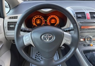 Toyota Auris I Hatchback 1.8 Valvematic 147KM 2009 Toyota Auris 147 KM, Xenony, salon Polska, serwis ASO 1.8 Benzyna 147KM, zdjęcie 4