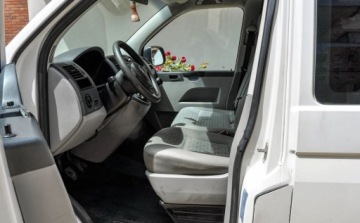 Volkswagen Caravelle T5 Caravelle Facelifting długi rozstaw osi 2.0 TDI 140KM 2010 Volkswagen Transporter 2,0TDI (140KM) 2010 r. Lift 9-osobowy 2.0 Diesel, zdjęcie 10