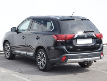 Mitsubishi Outlander III SUV Facelifting 2015 2.2 DI-D 150KM 2016 Mitsubishi Outlander 2.2 DI-D, Salon Polska, zdjęcie 3