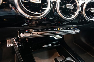 Mercedes Klasa A W177/V177 2021 MERCEDES-BENZ A Klasa A 180 7G-DCT 1.3 136KM 2021, zdjęcie 19
