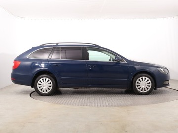 Skoda Superb II Kombi 2.0 TDI CR DPF 140KM 2013 Skoda Superb 2.0 TDI, Klima, Klimatronic, zdjęcie 5
