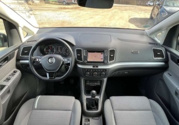 Volkswagen Sharan II Van Facelifting 2.0 TDI SCR 184KM 2017 Volkswagen Sharan 2.0TDI 184KM Xenon Led Navi Klimatronik 7 Foteli Stan Bd, zdjęcie 15