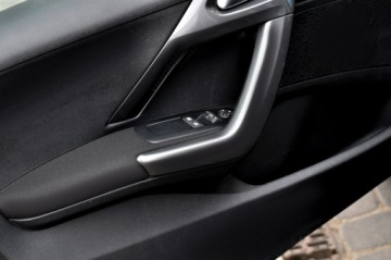 Peugeot 2008 I SUV Facelifting 1.2 PureTech 82KM 2017 Peugeot 2008 _1.2 82 KM Lift Navi Led Klimatronik, zdjęcie 16