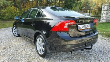 Volvo S60 II Sedan Facelifting 2.0 D3 DRIVE-E 150KM 2015 Volvo S60 2.0 D3 150KM # Momentum # NAVI # Automat, zdjęcie 3