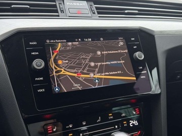 Volkswagen Passat B8 Variant Facelifting 1.5 TSI EVO 150KM 2023 Volkswagen Passat reflektory LED kamera nawigacja tempomat aktywny FV, zdjęcie 26