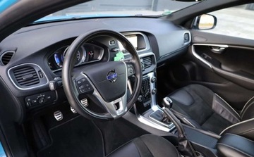 Volvo V40 II Cross Country 2.0 T3 DRIVE-E 152KM 2016 Volvo V40 Volvo V40 T3 RDesign 2.0 Benzyna 152KM, zdjęcie 14