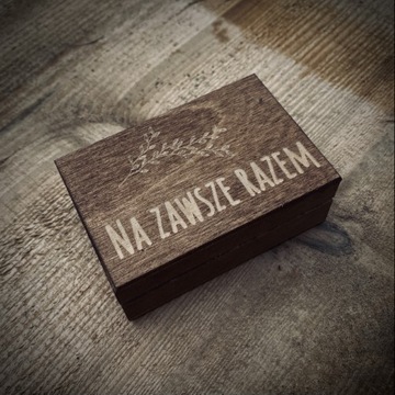 ДЕРЕВЯННАЯ ШКАТУЛКА ДЛЯ ОБРУЧАЛЬНЫХ КОЛЬЦ С КОРИЧНЕВЫМ МХОМ В РУСТИК-МОХЕ