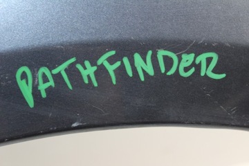 BLATNÍK LEVÝ PŘEDNÍ NISSAN PATHFINDER