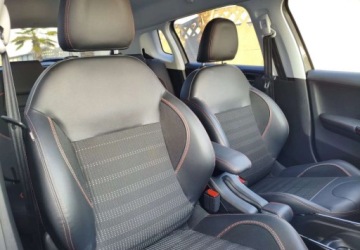 Peugeot 2008 I SUV Facelifting 1.2 PureTech 110KM 2019 Peugeot 2008 Peugeot 2008 PureTech 110 StopampStart EAT6 GT-Line Edition, zdjęcie 17