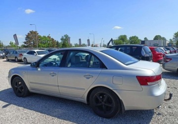 Hyundai Sonata IV Sedan 3.3 i V6 24V 233KM 2005 Hyundai Sonata Hyundai Sonata 3.3 V6 GLS Prestige 3.3 BenzynaLPG 233KM, zdjęcie 2