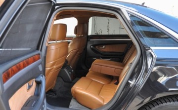 Audi A8 D3 Sedan 4.2 V8 TDI 326KM 2009 Audi A8 4,2TDI (326KM) 2009 r. Quattro Long Lift 4.1 Diesel 326KM, zdjęcie 7