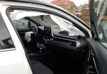 Toyota C-HR I Crossover 1.8 Hybrid 122KM 2018 Toyota C-HR Okazja 1.8 Hybryda 122KM, zdjęcie 22