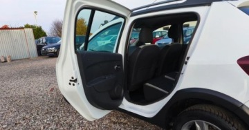 Dacia Sandero II Hatchback 5d Facelifting 0.9 TCe 90KM 2017 Dacia Sandero Stepway Dacia Sandero Stepway 0.9 TCe Laureate SampS Easy-R, zdjęcie 28