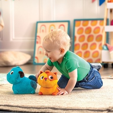 B. Toys блуждает Китти для обучения, как ползать