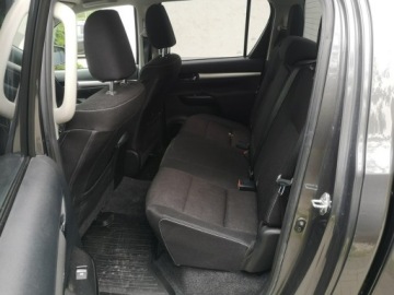 Toyota Hilux VIII Podwójna kabina 2.4 D-4D 150KM 2020 Toyota Hilux 2.4D4D 150KM Klimatronic Naw Parktron, zdjęcie 16
