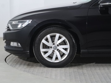 Volkswagen Passat B8 Variant 1.6 TDI BlueMotion SCR 120KM 2016 VW Passat 1.6 TDI, Salon Polska, Klima, zdjęcie 13