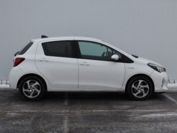 Toyota Yaris III Hatchback 5d Facelifting Hybrid 100KM 2016 Toyota Yaris 1.5 Hybrid, Serwis ASO, Automat, zdjęcie 5