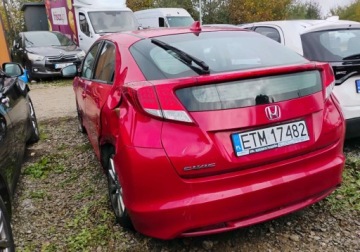 Honda Civic IX Hatchback 5d 1.6 i-DTEC 120KM 2013 Honda Civic 2013r, 1.6 Diesel. Uszkodzony lewy przod i tyl. 1.6 Diesel, zdjęcie 2