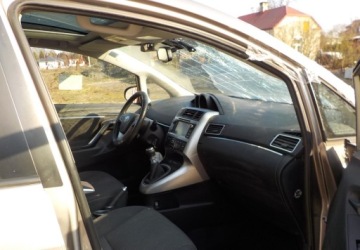 Toyota Verso Minivan Facelifting 1.6 D-4D 112KM 2015 Toyota Verso Doiesel Okazja 1.6 Diesel 112KM, zdjęcie 15