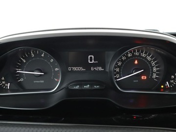 Peugeot 2008 I SUV Facelifting 1.2 PureTech 110KM 2017 Peugeot 2008 Style panorama grzane fotele kamera, zdjęcie 21