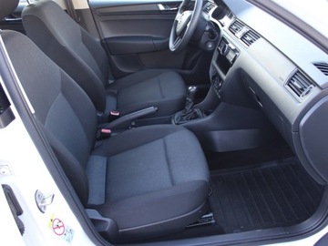 Skoda Rapid II Liftback Facelifting 1.6 TDI CR 115KM 2017 Skoda Rapid rata brutto od 1 680 zł / Klimatyzacja, zdjęcie 14
