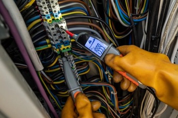 SONEL Измеритель сопротивления изоляции и тестер напряжения 250/500 В MIC-5