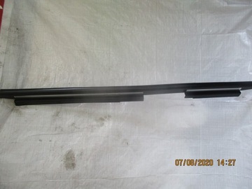 Уплотнитель скребка с полосой Audi A4 8D0853284