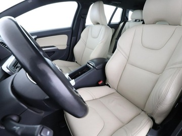 Volvo V60 I Kombi Facelifting 2.0 D2 DRIVE-E 120KM 2018 Volvo V60 FV23 2.0D Linje Svart Klimatyzacja, zdjęcie 12