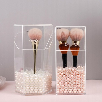 Органайзер для косметики из прозрачного акрила.
