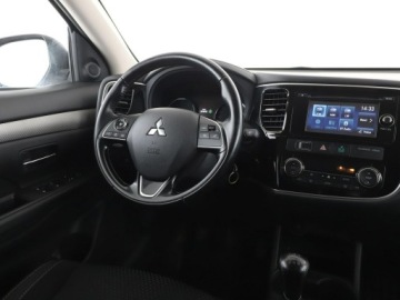 Mitsubishi Outlander III SUV Facelifting 2015 2.0 MIVEC 150KM 2016 Mitsubishi Outlander klima auto kamera kamera, zdjęcie 15