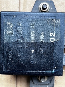 7 AUDI A8 D3 ROLETA ELEKTRICKÁ KUFRU 4E0861325