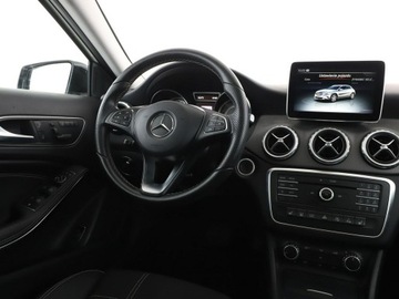 Mercedes GLA I Off-roader 1.6 200 156KM 2015 Mercedes GLA 200 automat grzane fotele navi, zdjęcie 15