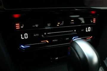 Volkswagen Passat B8 Variant Facelifting 2.0 TSI 190KM 2021 Volkswagen Passat BUSINESS 2.0TSI 190KM Salon PL GWARANCJA SelectCar+ FV23%, zdjęcie 31