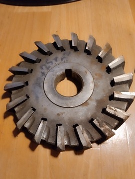 Frez tarczowy 148X25 fi 32